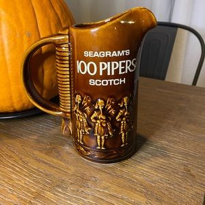 Vintage whiskey Pitcher seagram’s 100 pipers